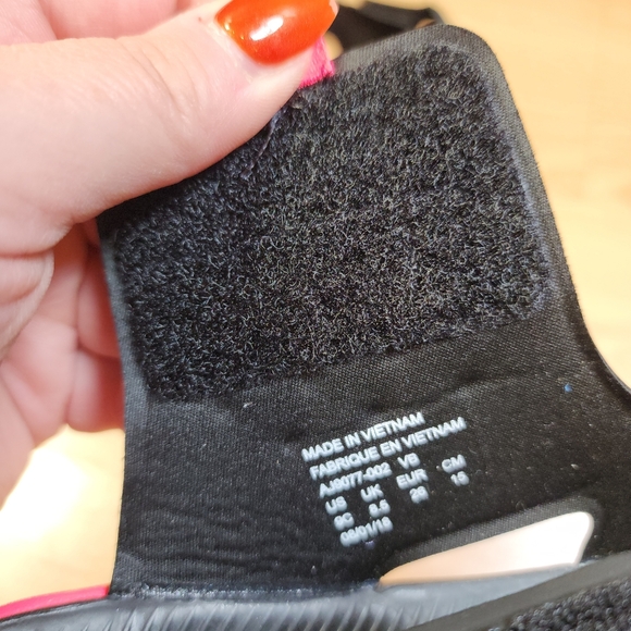 NWT Nike Sunray Adjust 5 Sandals Water Swim Shoes Black Pink Size 9 - Picture 11 of 14